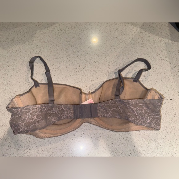 Victorias Secret 38C - Picture 2 of 3